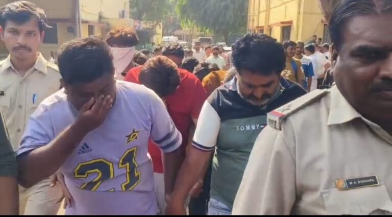 रतलाम: ग्रीन पार्क कॉलोनी में देर रात पुलिस की रेड, जुआ खेलते 9 आरोपी गिरफ्तार; 68 हजार रुपये नकदी जब्त