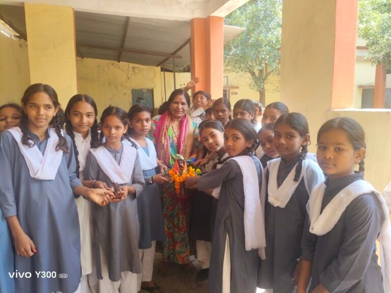 छात्र छात्राओं ने बनाए मिटी के गणेश का आज विधि विधान से विसर्जन किया