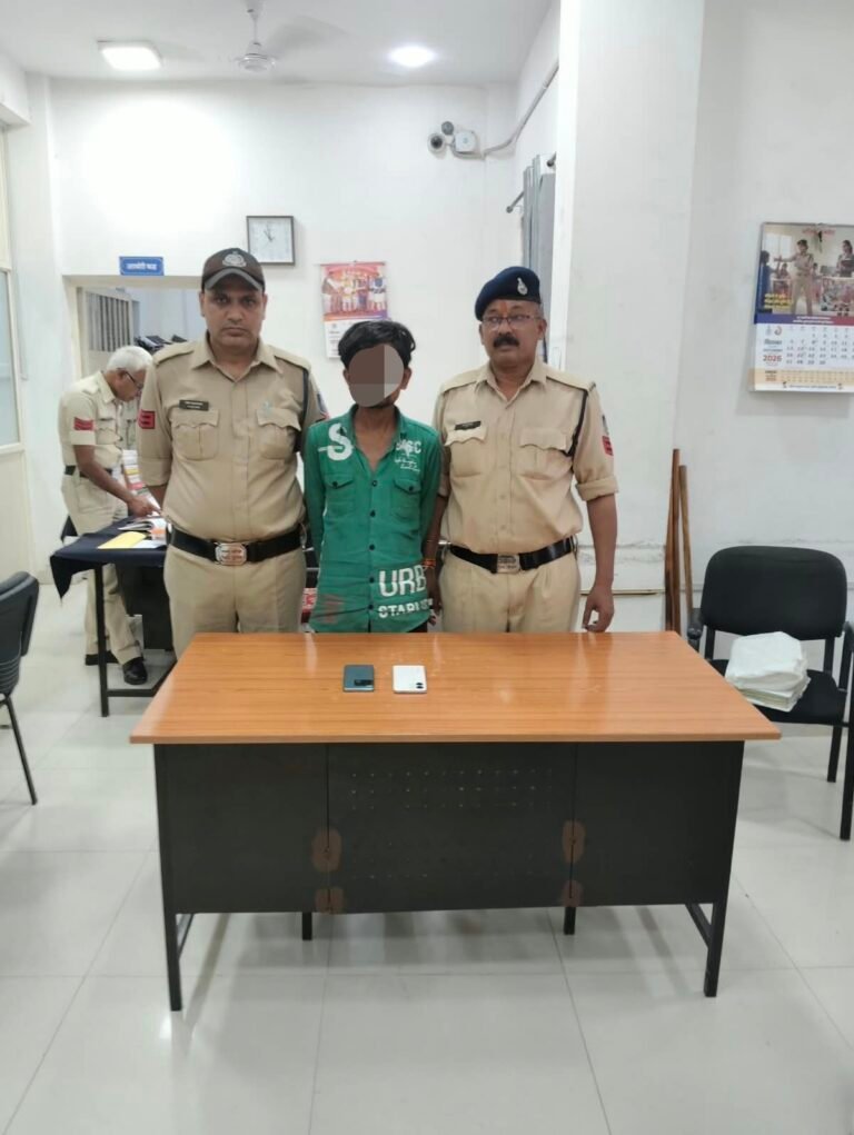 चलित ट्रेन में चोरी करने वाला आदतन अपराधी जीआरपी की गिरफ्त में, 41 हजार के दो मोबाइल बरामद