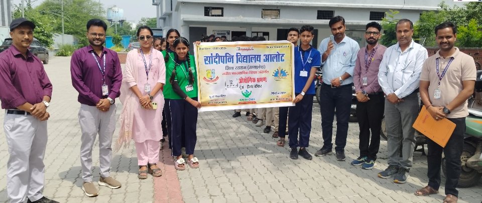 किताबी पढ़ाई से आगे निकले विद्यार्थी: स्वास्थ्य सेवा क्षेत्र की कार्यप्रणाली और जमीनी हकीकतों से हुए रूबरू