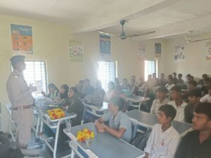 पीएम श्री स्कूल में यातायात जागरूकता कार्यक्रम आयोजित, छात्रों और स्टाफ को दिए गए सुरक्षा के पाठ