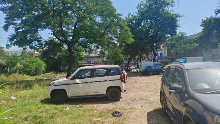 रतलाम के वार्ड 34 में खुली भूमि पर अवैध कब्जा व गंदगी का बोलबाला, क्षेत्रवासियों ने बगीचा बनाने की उठाई मांग