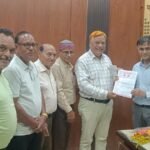 रेलवे फेडरेशन ने मंडल रेल प्रबंधक को वार्तालाप का पत्र सोपा।