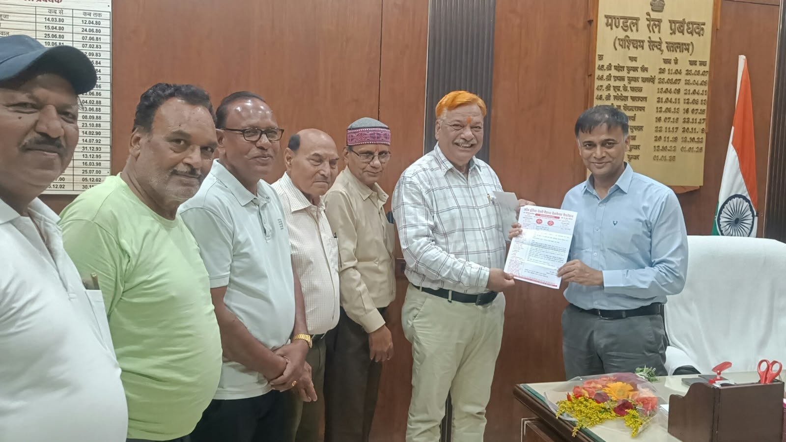 रेलवे फेडरेशन ने मंडल रेल प्रबंधक को वार्तालाप का पत्र सोपा।