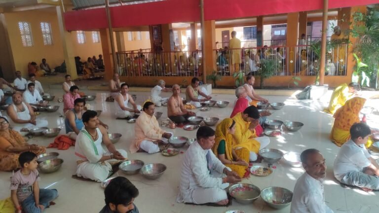 162 श्रद्धालुओं ने पूर्वजों को अर्पित की श्रद्धांजलि, कल से करेंगे शक्ति की आराधना