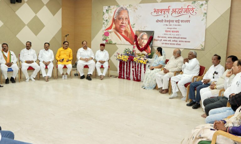 मुख्यमंत्री डॉ. मोहन यादव के बाद महामहिम राज्यपाल थावरचंद गेहलोत ने कैबिनेट मंत्री चेतन्य काश्यप की मातुश्री तेजकुंवर बाई काश्यप को दी श्रद्धांजलि