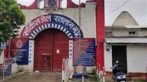 रतलाम जिला सर्किल जेल की घटना: एडवोकेट से प्रताड़ित कैदी ने पिया फिनायल, जिला अस्पताल में भर्ती