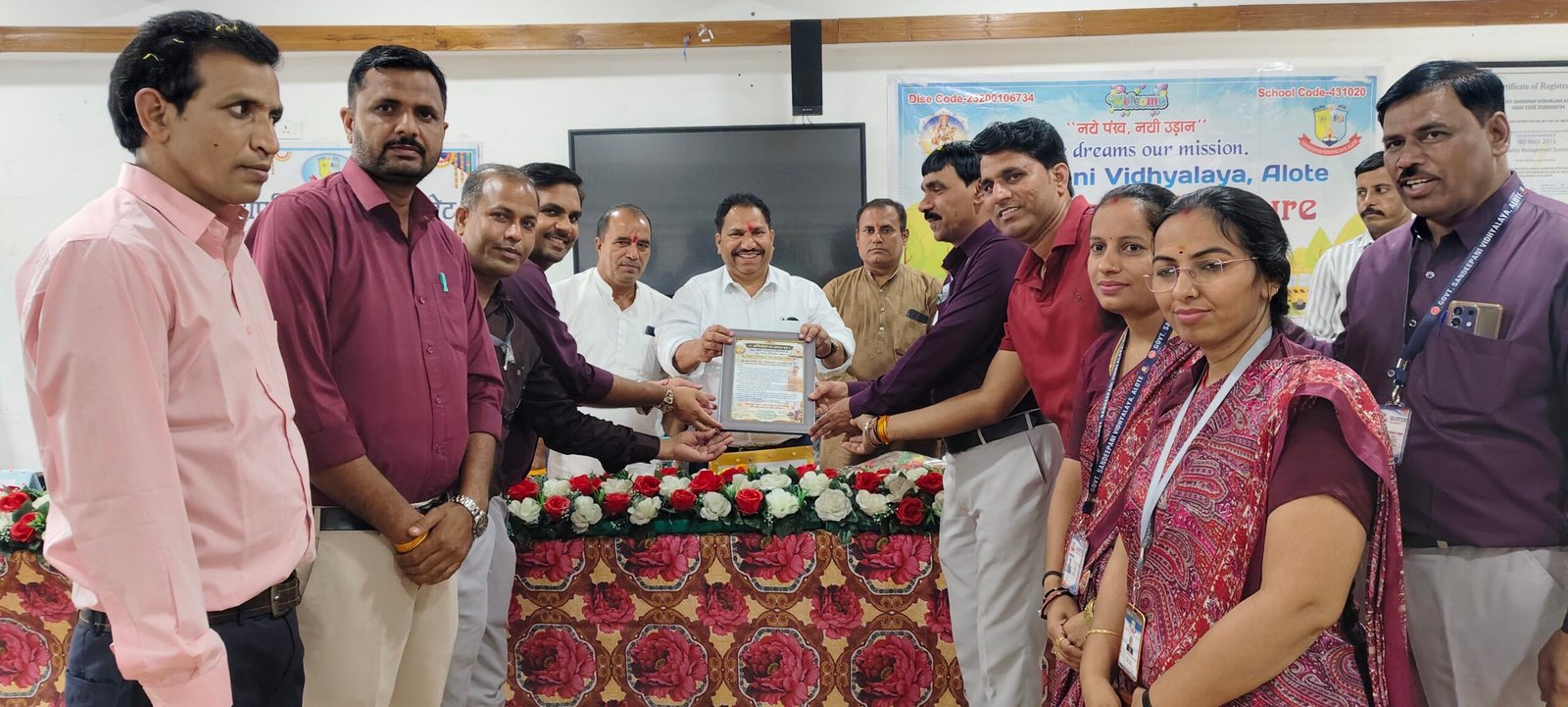 शासकीय सान्दीपनि विद्यालय आलोट में नवनिर्मित पुस्तकालय का भव्य शुभारम्भ