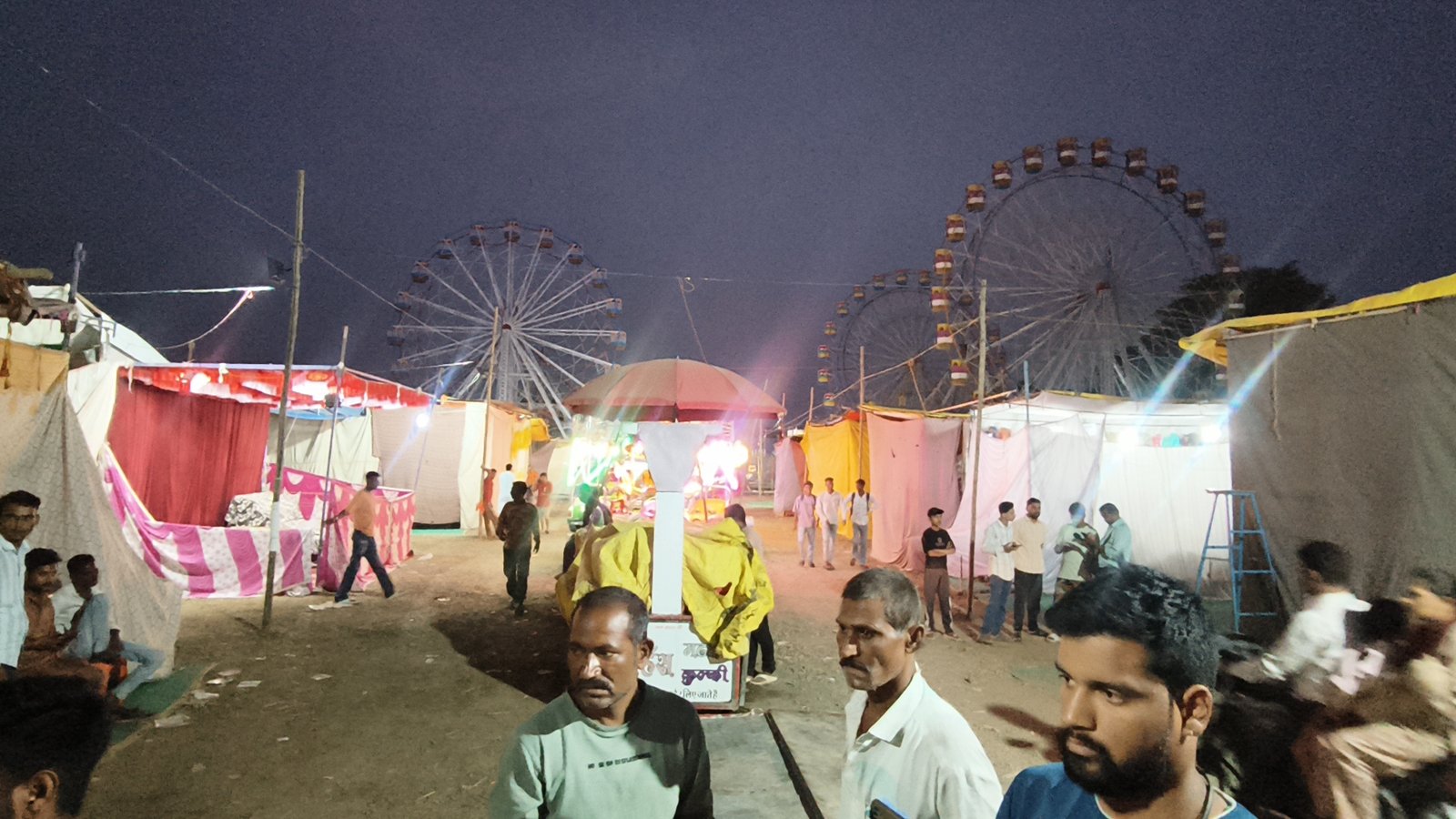 कालिका माता मेला: बिजली दरों के विवाद के चलते कुछ देर थमे झूले, आपसी समझौते के बाद फिर हुए शुरू