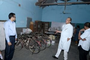 विद्यालय में शत-प्रतिशत पुस्तक वितरण नहीं होने पर कलेक्टर ने जताई नाराजगी, डीईओ को जांच कर कार्रवाई के दिए निर्देश