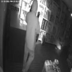 रतलाम में ज्वेलर्स दुकान में चोरी: चौमुखी पुल क्षेत्र स्थित भंडारी ज्वेलर्स को तीन नकाबपोश बदमाशों ने बनाया निशाना, सीसीटीवी में कैद हुई वारदात