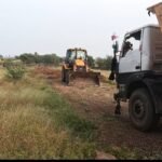 भूमाफिया द्वारा काटी जा रही थी अवैध कॉलोनी, नगर निगम ने दो जेसीबी से सड़क निर्माण किया ध्वस्त