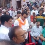 रतलाम में सड़क निर्माण बंद होने पर भड़के व्यापारी, महापौर और निगम आयुक्त को सुनाई खरी-खोटी