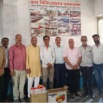 रतलाम के बाल चिकित्सालय में मानवता की महक : महाराजा अजमीढ़ जी के जन्मोत्सव पर श्रीमद्भागवत गीता पर्व सप्ताह न्यास ने बांटे फल-बिस्किट